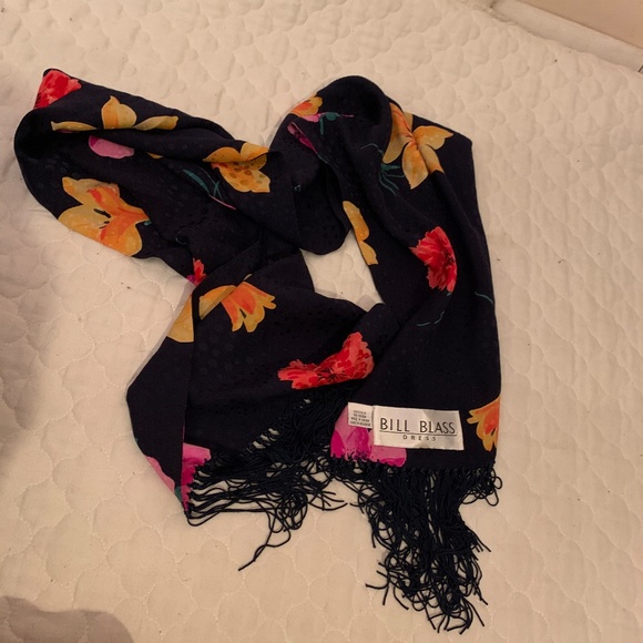 Pre-owned Vintage 1980s/1990s Navy Pinstripe BILL BLASS  Blazer & Fringed Scarf - Picture 8 of 11